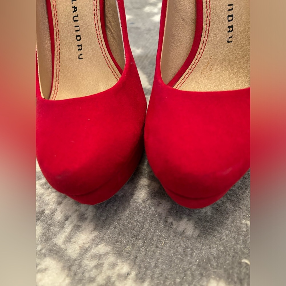 Red pumps - Picture 3 of 4